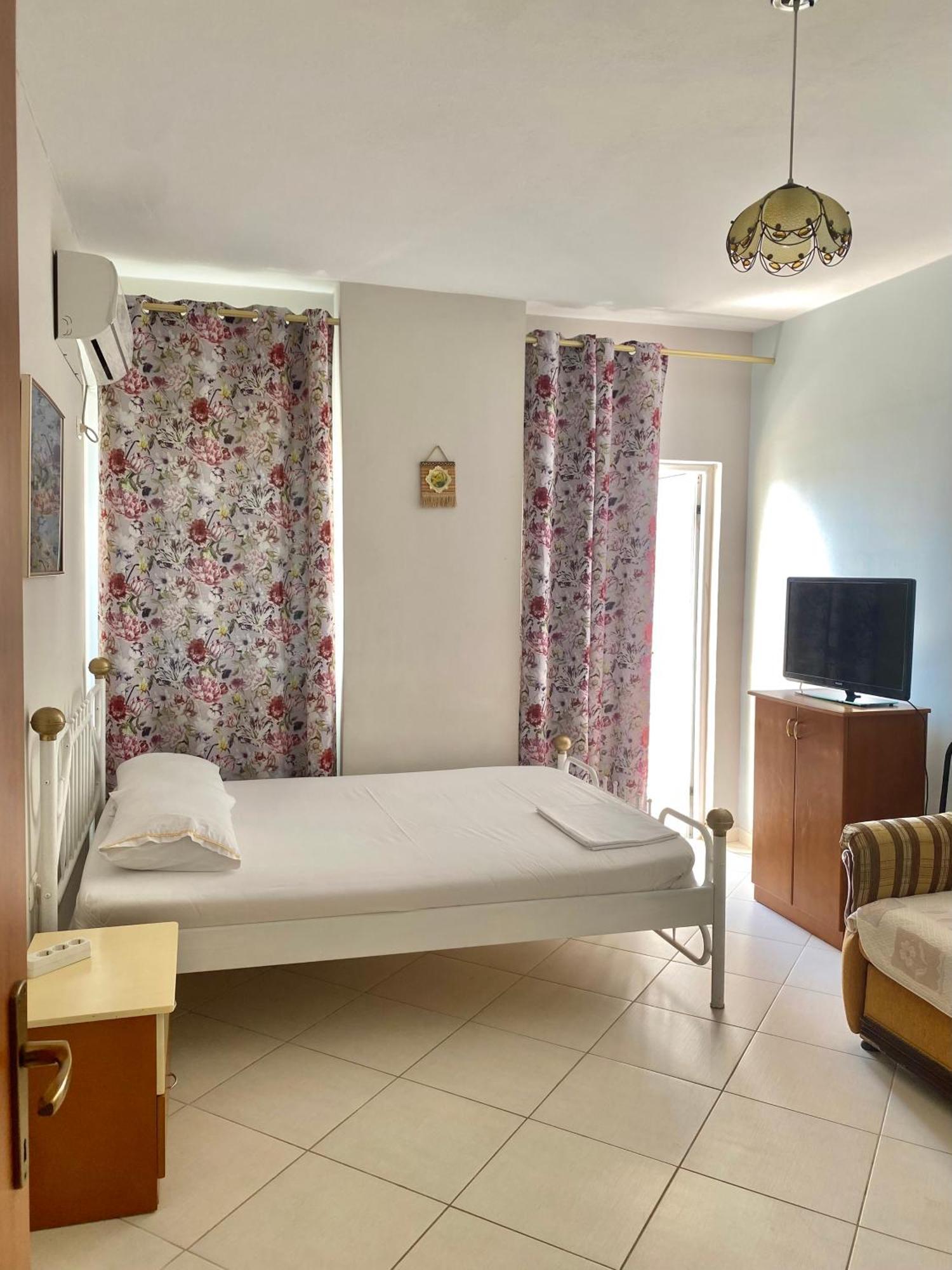 Caramel Sun Studios Apts Sarandë エクステリア 写真