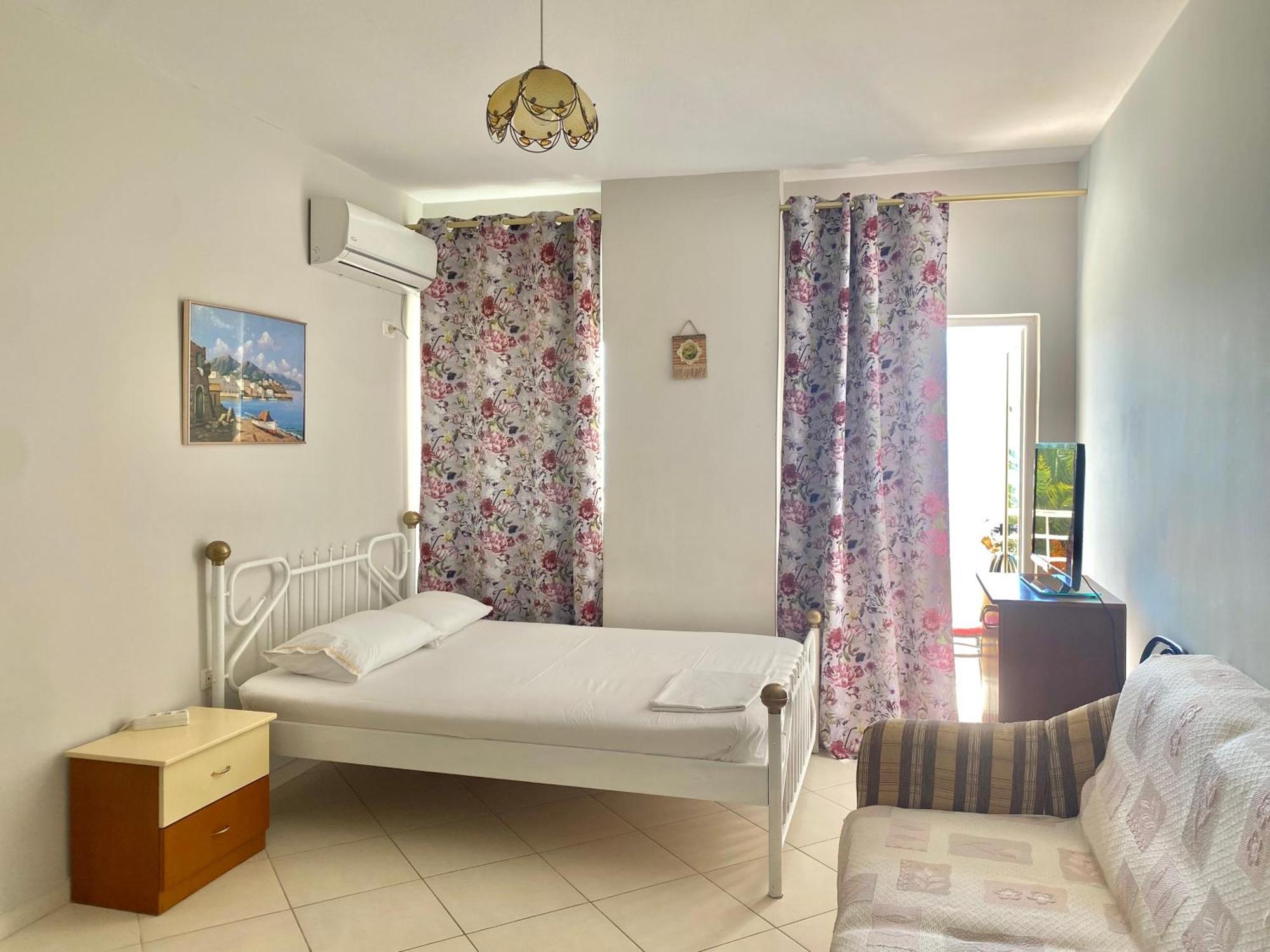 Caramel Sun Studios Apts Sarandë エクステリア 写真